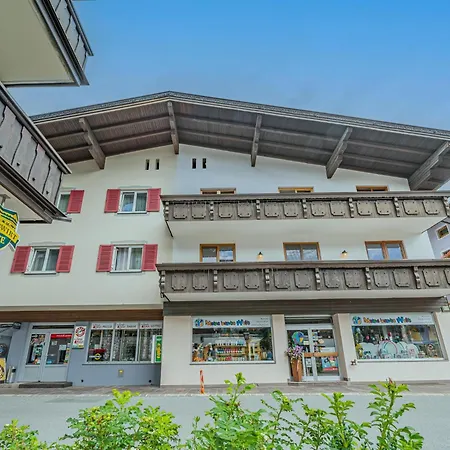 Penthouse Janita Apartman *